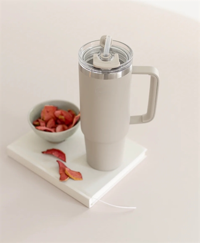 Aya & Ida Thermo Cup With Straw 885 ml Cream Beige - Shop Online Her