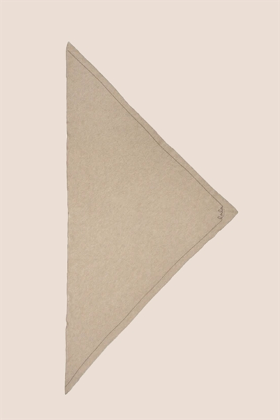 Lala Berlin Triangle Solid Logo M Tørklæde Dune Beige Shop Online Hos Blossom