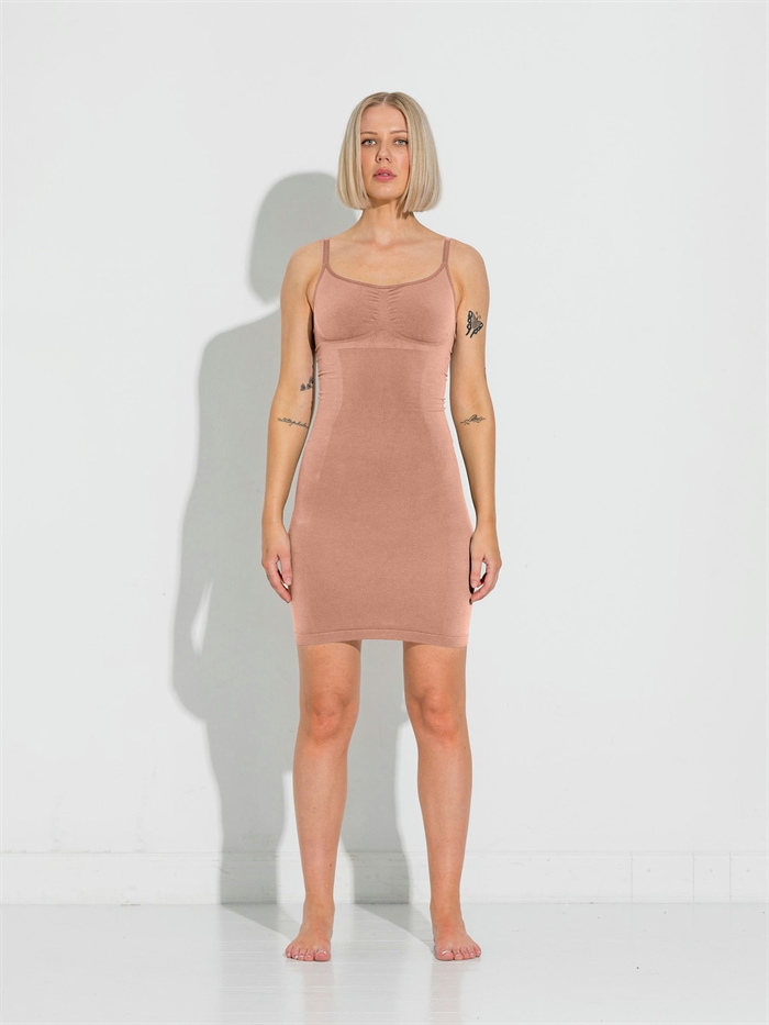 Lykkeland Atelier Second Skin Slip Kjole Tan Shop Online Hos Blossom