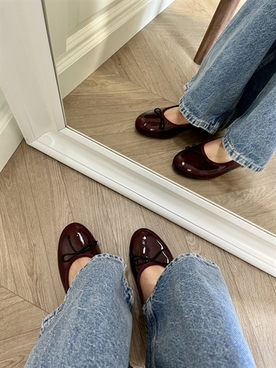 Pavement Lucy Lu Ballerina Bordeaux Patent Shop Online Hos Blossom