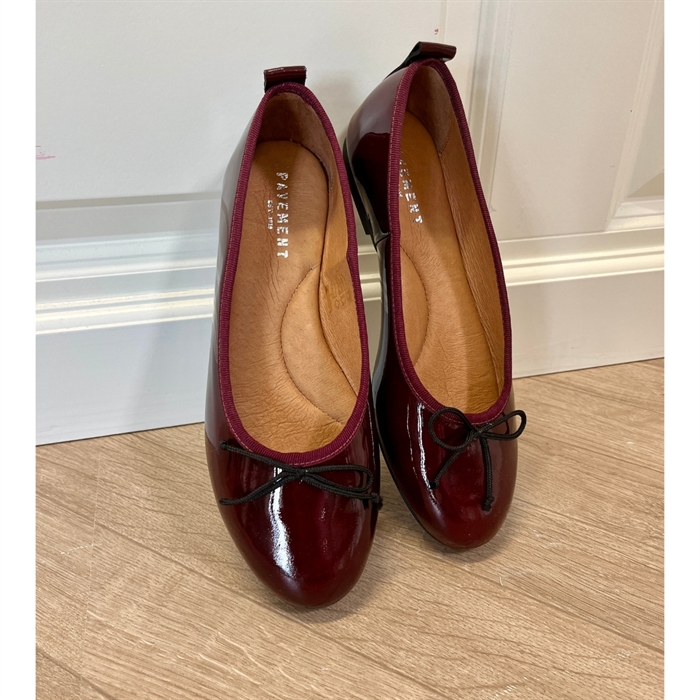 Pavement Lucy Lu Ballerina Bordeaux Patent Shop Online Hos Blossom