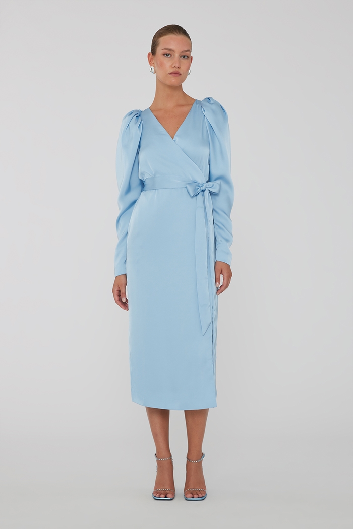 Rotate Birger Christensen Satin Midi Wrap Kjole Placid Blue Shop Online Hos Blossom